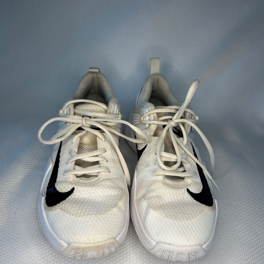 Nike Women's Court Shoes - Picture 9 of 13